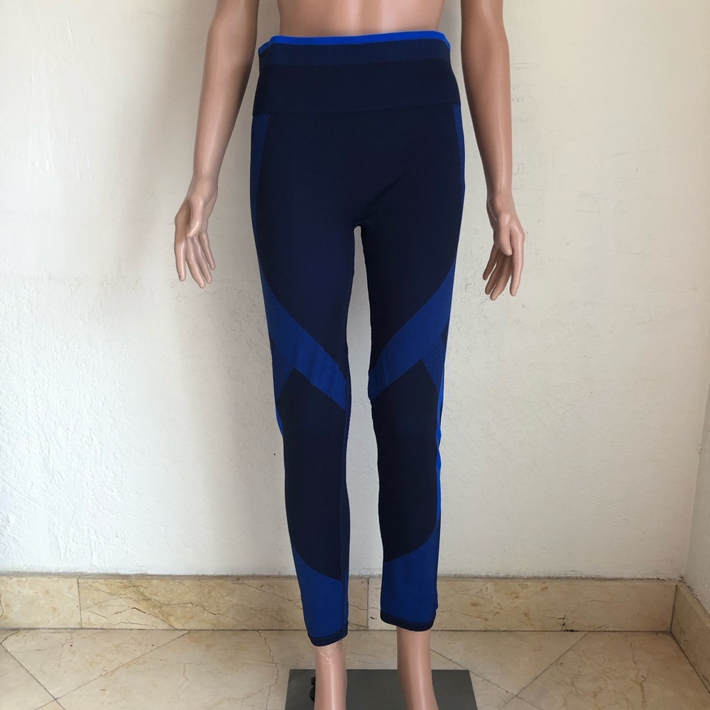 Pink Victoria’s Secret Cool & Comfy Seamless Blue Leggings Pants Women’s Size L